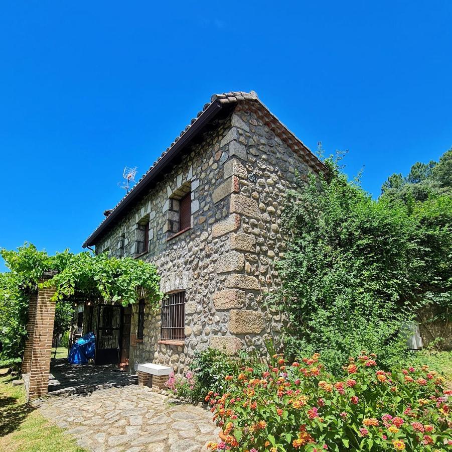 Casa Rural En Candeleda Con Piscina Y Un Maravilloso Jardin Exteriör bild