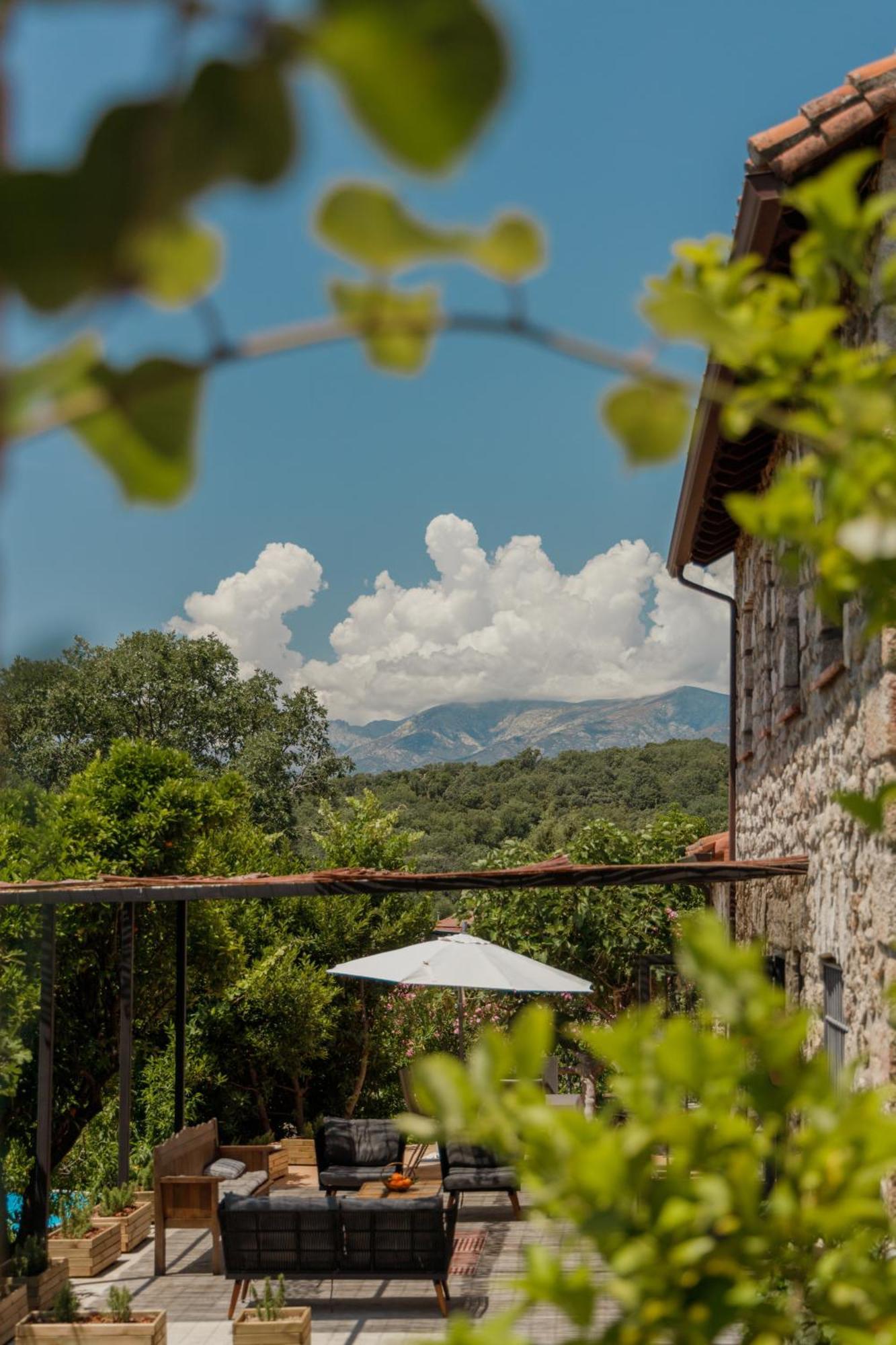 Casa Rural En Candeleda Con Piscina Y Un Maravilloso Jardin Exteriör bild