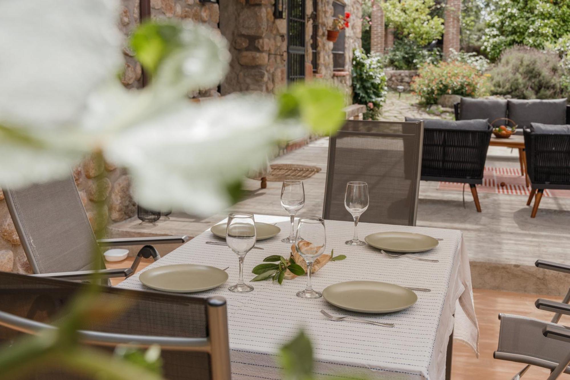 Casa Rural En Candeleda Con Piscina Y Un Maravilloso Jardin Exteriör bild