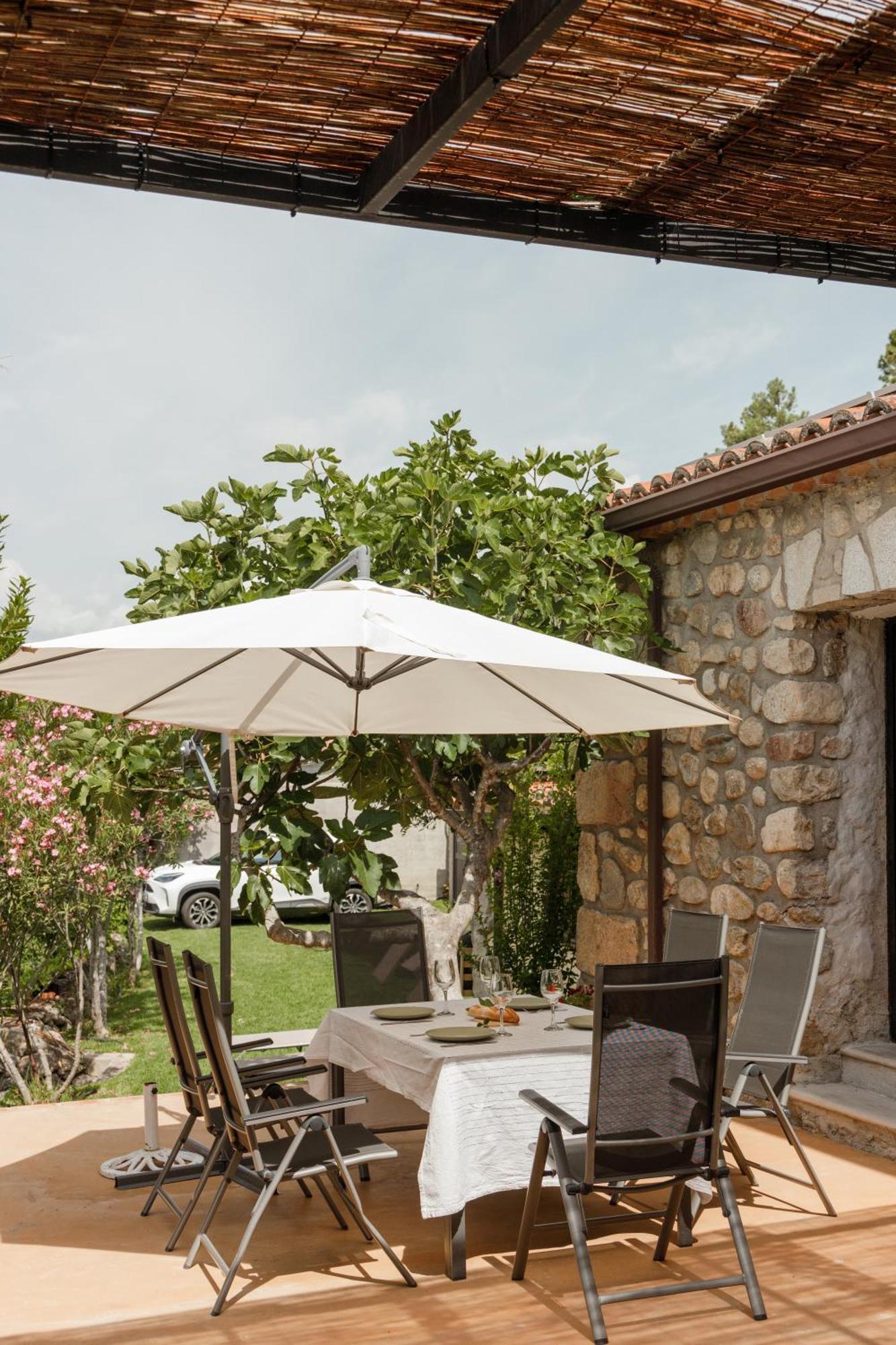 Casa Rural En Candeleda Con Piscina Y Un Maravilloso Jardin Exteriör bild